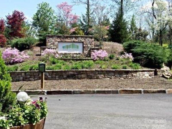 17 Franklin Trace Drive, Asheville, NC 28804