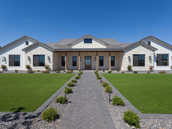 3972 E Hash Knife Draw Road, San Tan Valley, AZ 85140