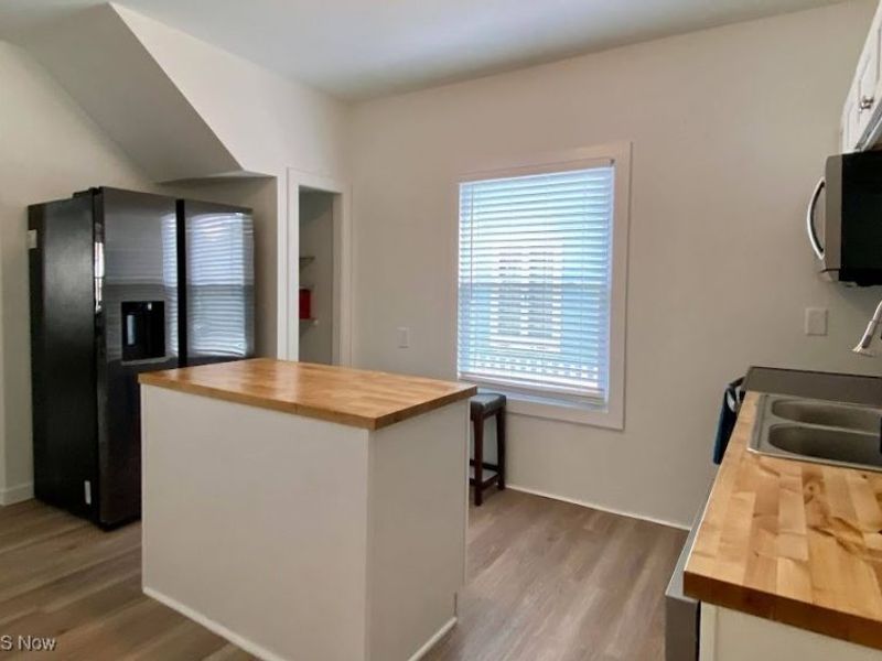 3909 Memphis Avenue, Cleveland, OH 44109 Photo 5