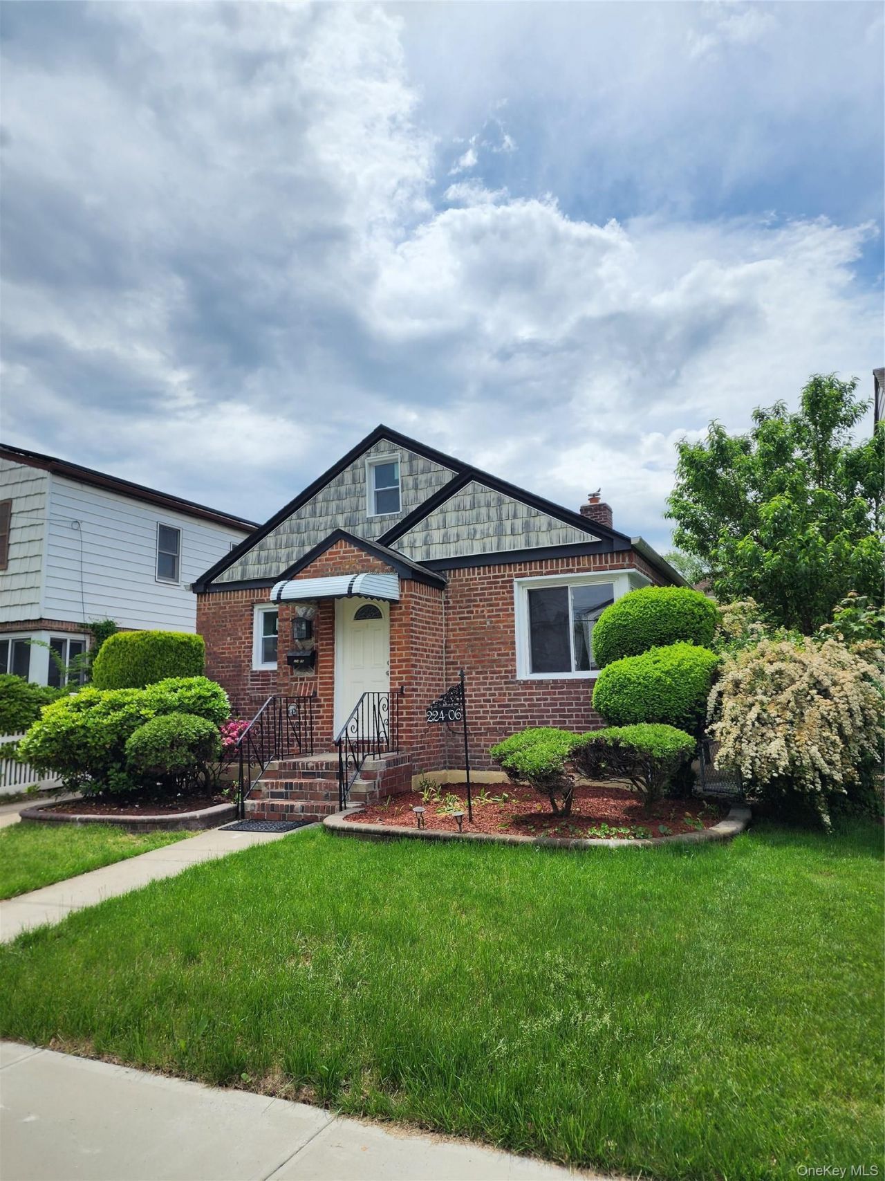 224-06 114 Road, Cambria Heights, NY 11411 Main Photo