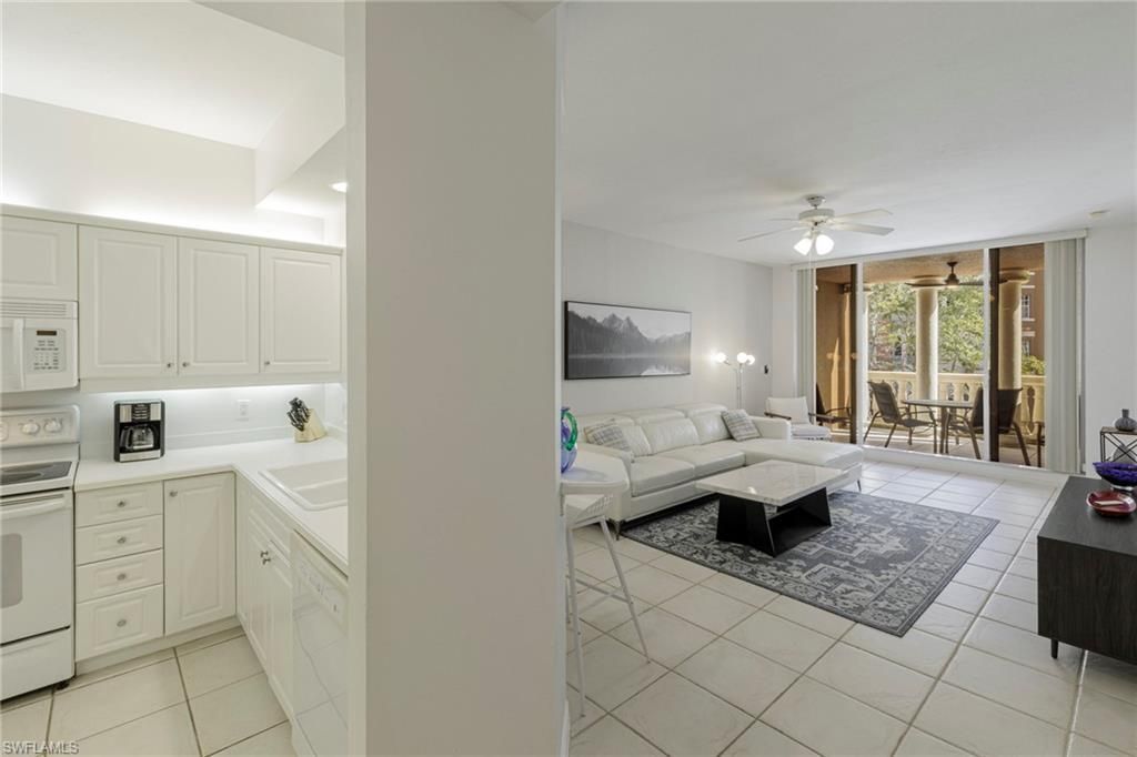 410 Bayfront Pl, Unit 2204, Naples, FL 34102 Photo