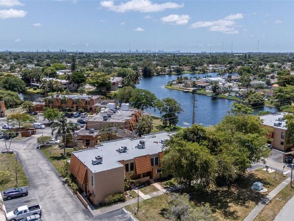 1541 NW 92nd Ave, Unit 186, Pembroke Pines, FL 33024