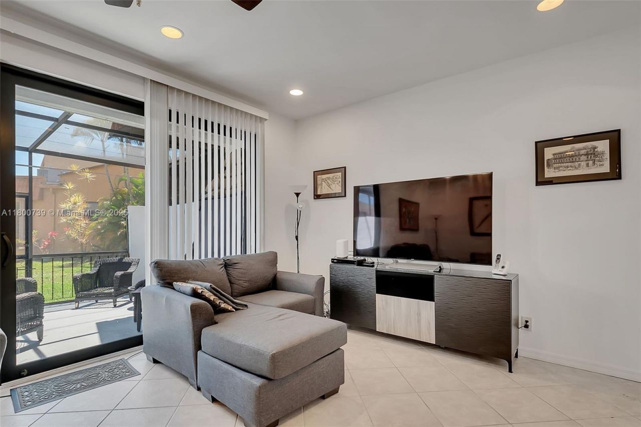 1541 NW 92nd Ave, Unit 186, Pembroke Pines, FL 33024 Photo