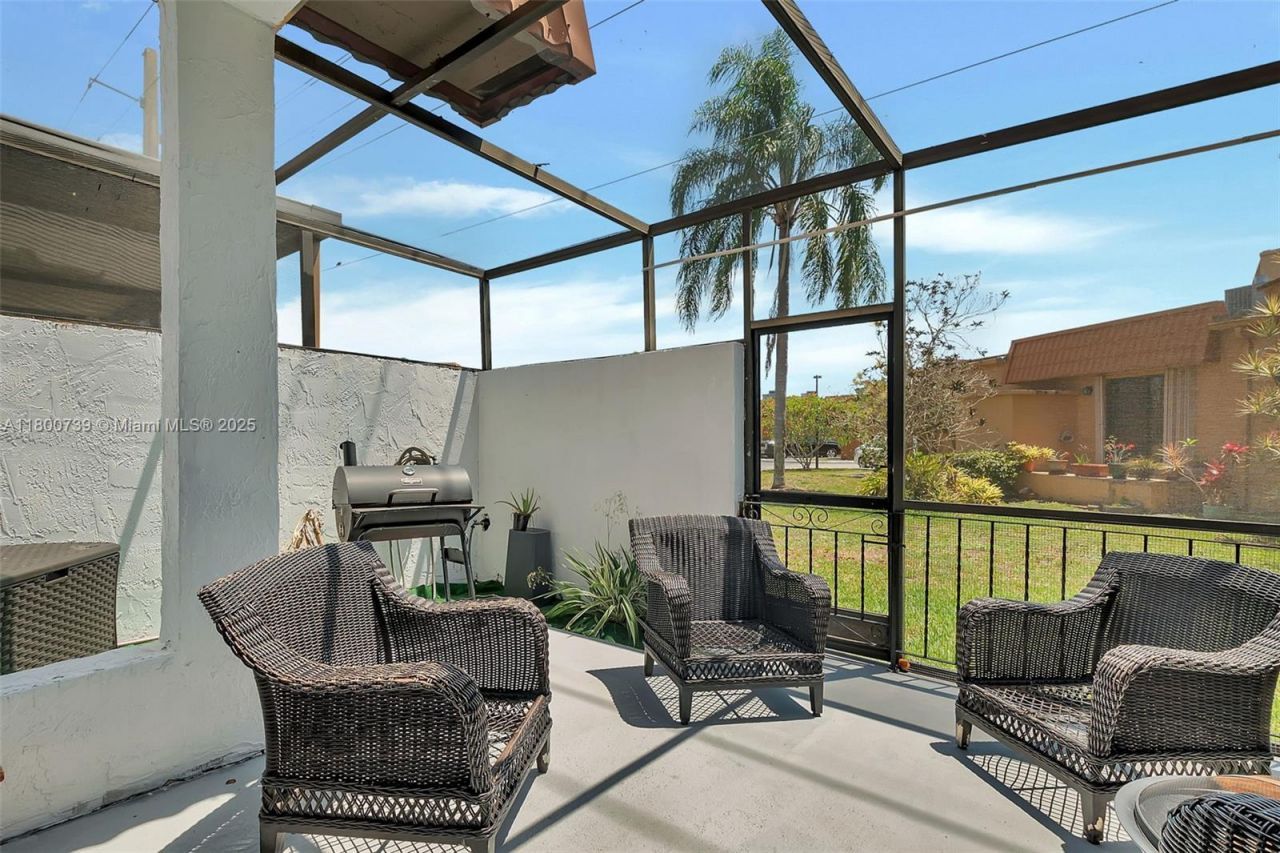 1541 NW 92nd Ave, Unit 186, Pembroke Pines, FL 33024 Photo