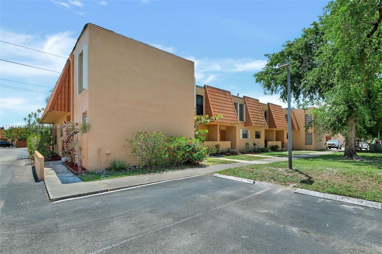 1541 NW 92nd Ave, Unit 186, Pembroke Pines, FL 33024 Photo