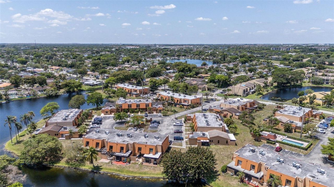 1541 NW 92nd Ave, Unit 186, Pembroke Pines, FL 33024 Photo