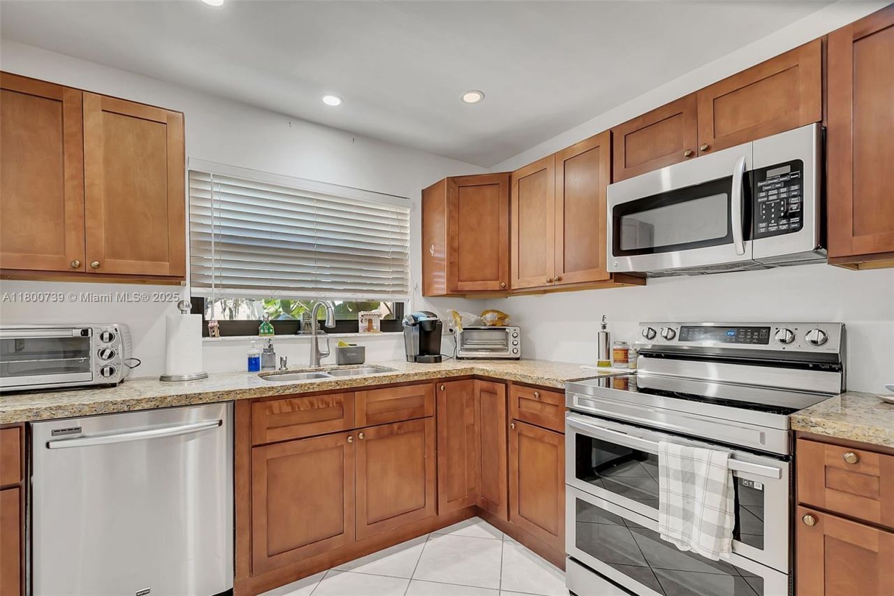 1541 NW 92nd Ave, Unit 186, Pembroke Pines, FL 33024 Photo