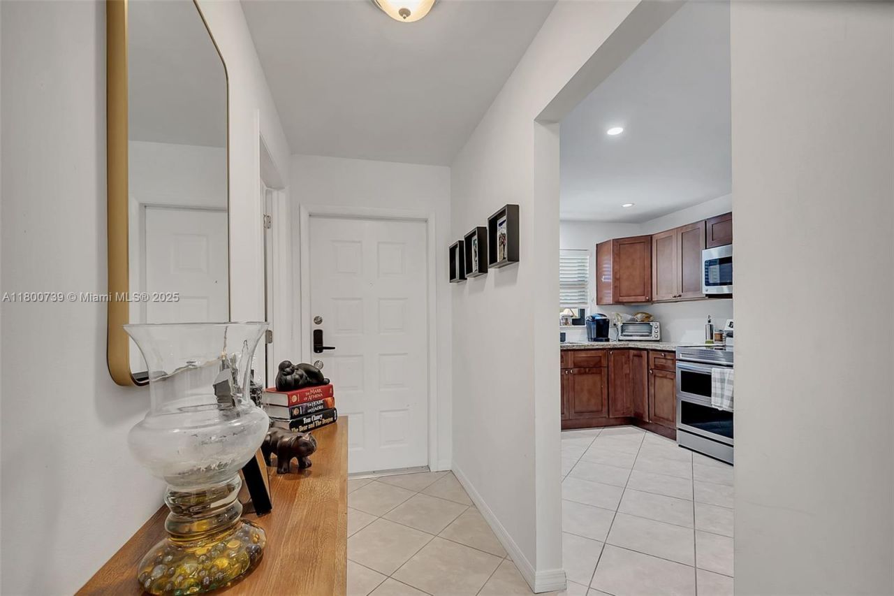 1541 NW 92nd Ave, Unit 186, Pembroke Pines, FL 33024 Photo