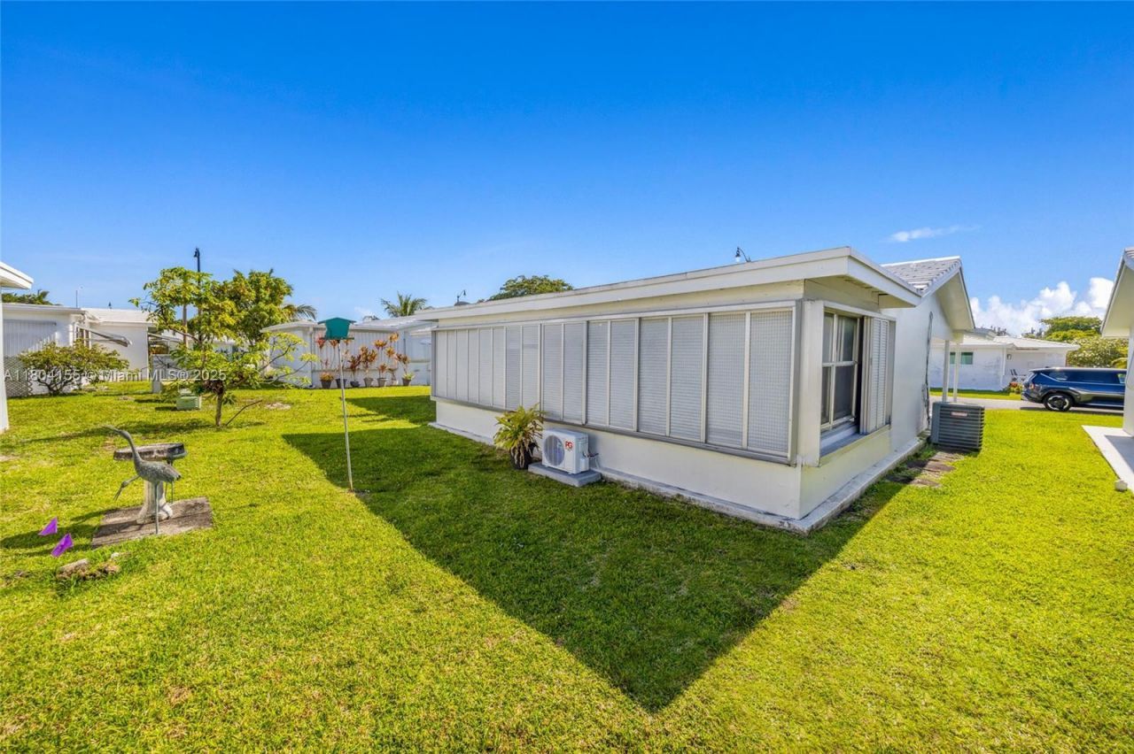 2520 NW 2nd Dr, Pompano Beach, FL 33064 Photo