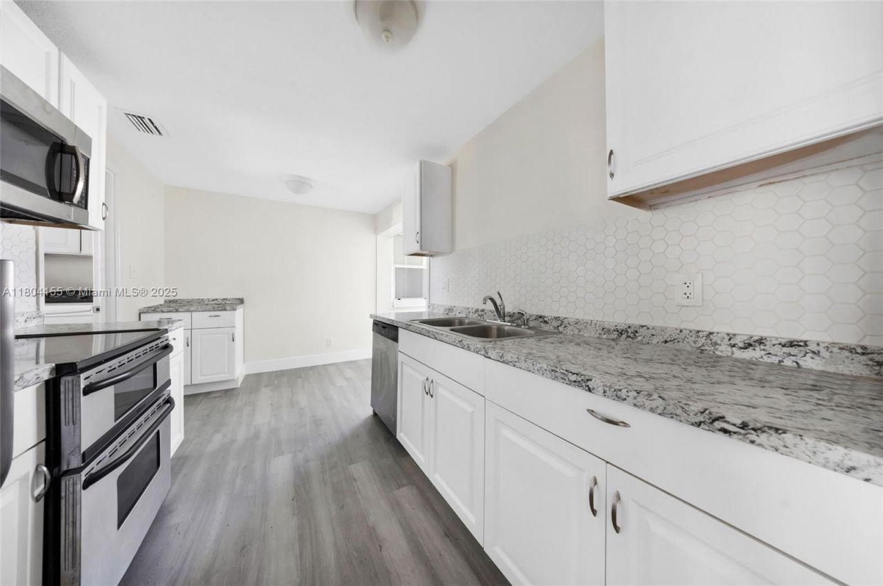 2520 NW 2nd Dr, Pompano Beach, FL 33064 Photo