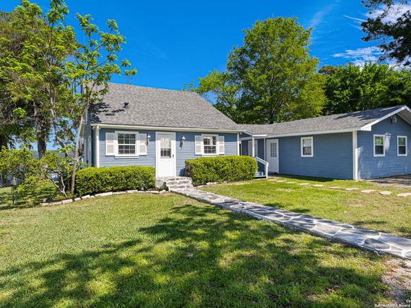 20505 Flat Creek Drive, Chandler, TX 75758