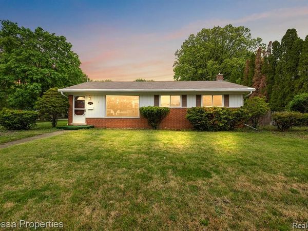 32038 PEMBROKE Street, Livonia, MI 48152