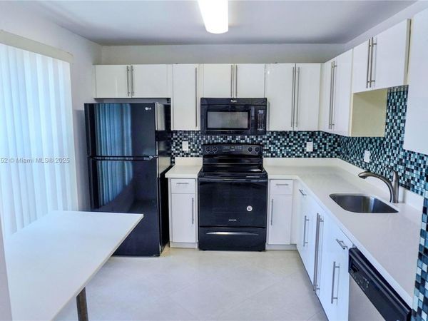 805 NW 108th Ter, Unit 7L5, Pembroke Pines, FL 33026