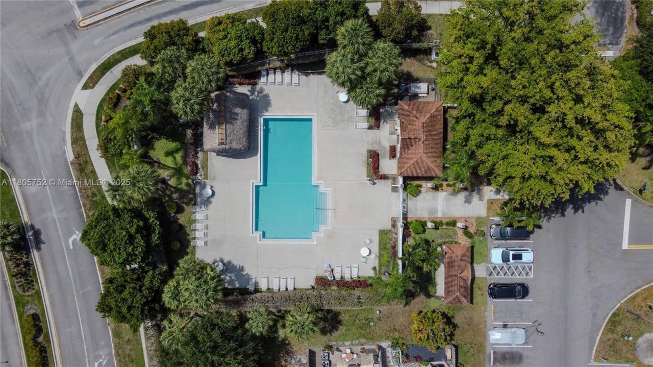 805 NW 108th Ter, Unit 7L5, Pembroke Pines, FL 33026 Photo