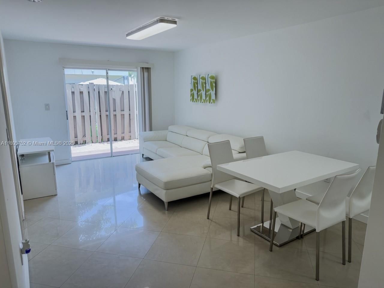 805 NW 108th Ter, Unit 7L5, Pembroke Pines, FL 33026 Photo