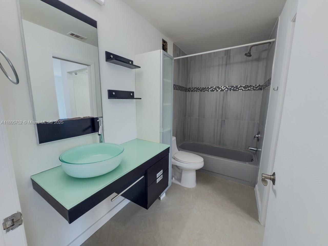805 NW 108th Ter, Unit 7L5, Pembroke Pines, FL 33026 Photo