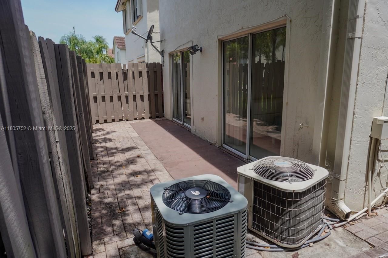 805 NW 108th Ter, Unit 7L5, Pembroke Pines, FL 33026 Photo