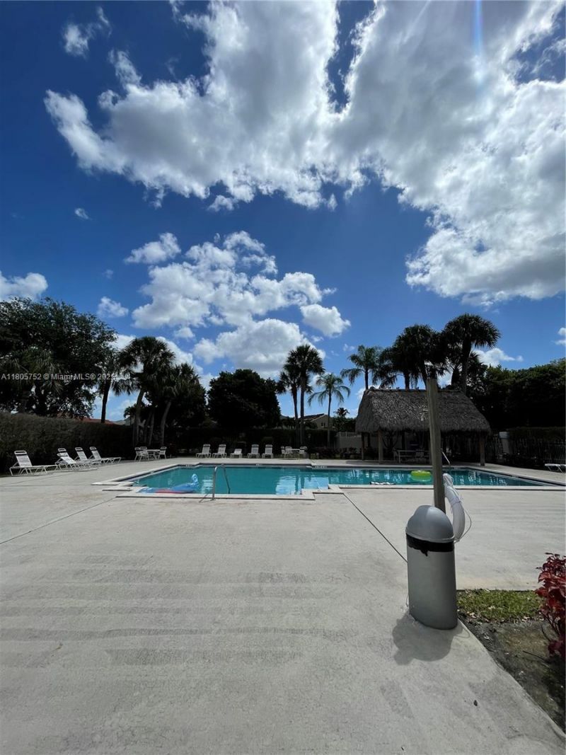805 NW 108th Ter, Unit 7L5, Pembroke Pines, FL 33026 Photo