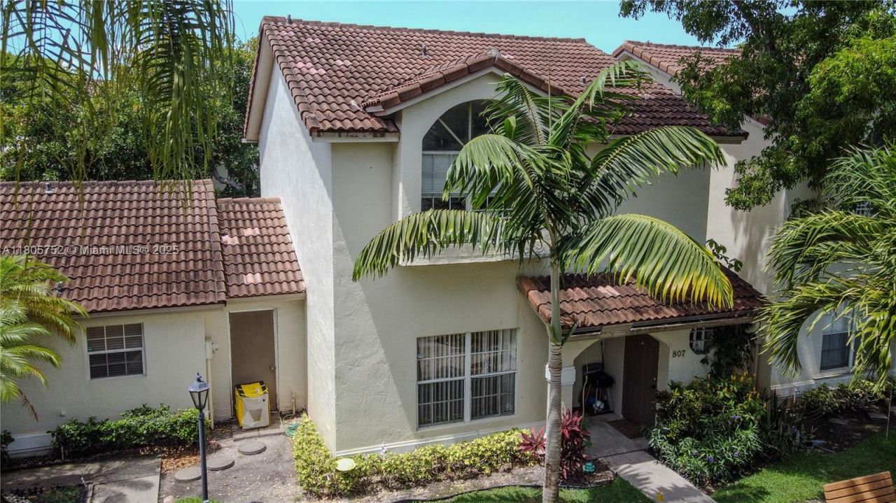 805 NW 108th Ter, Unit 7L5, Pembroke Pines, FL 33026 Photo