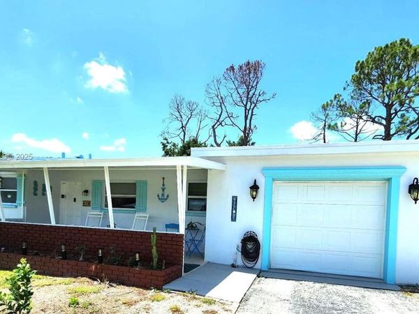 818 Lake McGregor Dr, Fort Myers, FL 33919