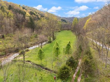 750 Gilbert's Creek Road, Big Creek, KY 40914