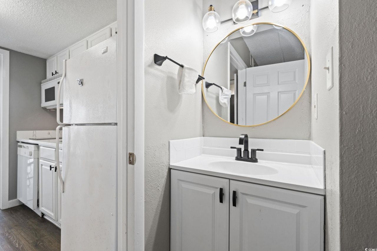 208 74th Ave. N Photo 7