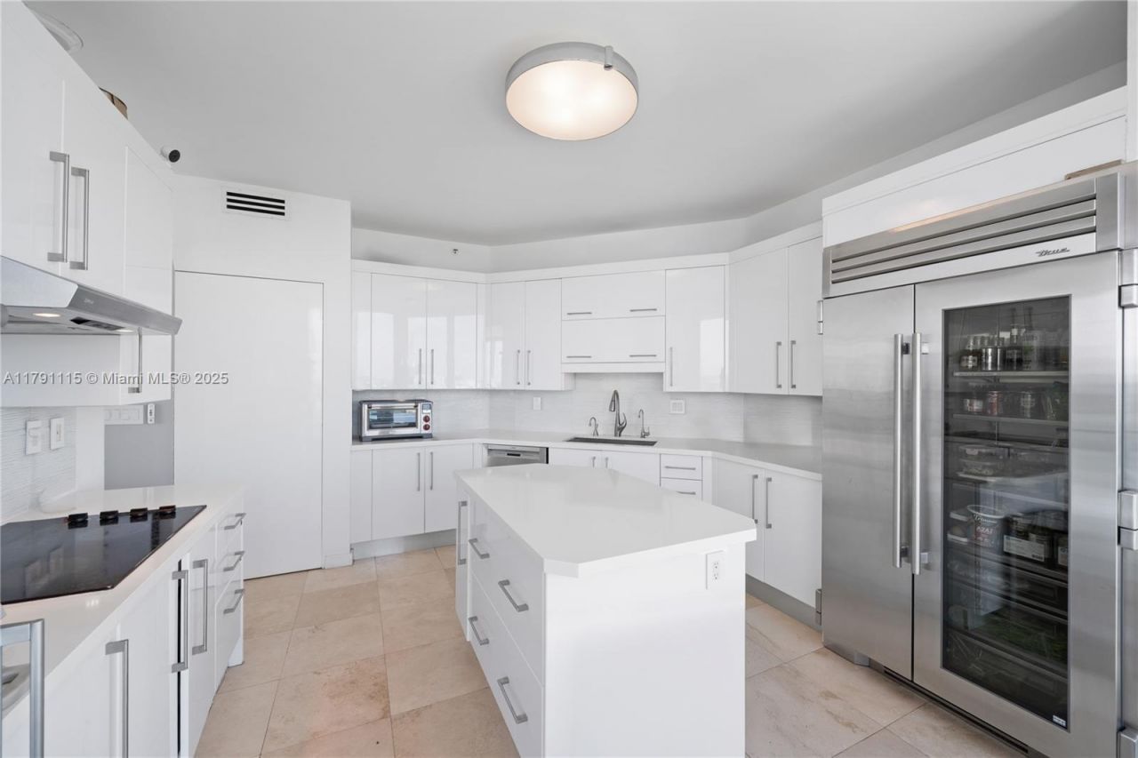 300 S Pointe Dr, Unit 1505, Miami Beach, FL 33139 Photo