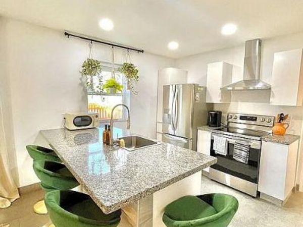 4815 E WINDSOR Avenue, Phoenix, AZ 85008