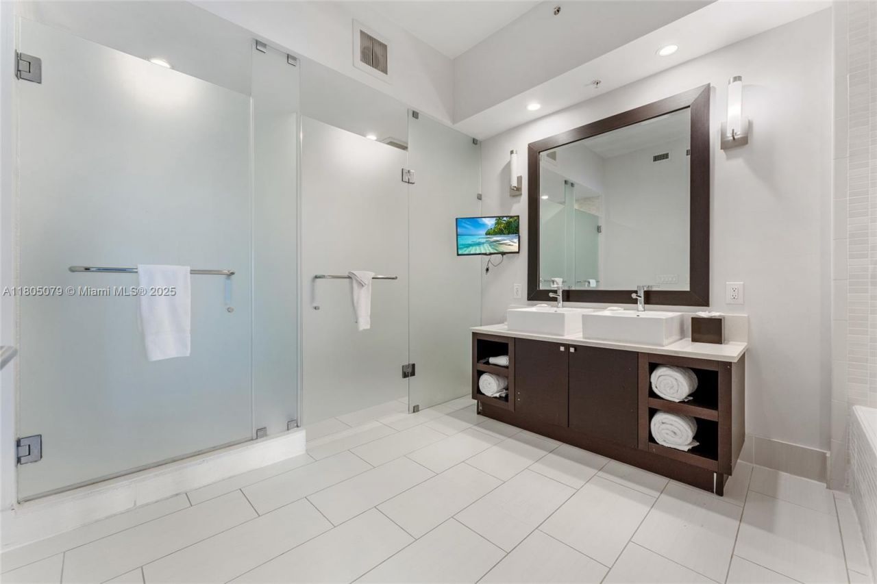 5300 NW 87th Ave, Unit 1513, Doral, FL 33178 Photo