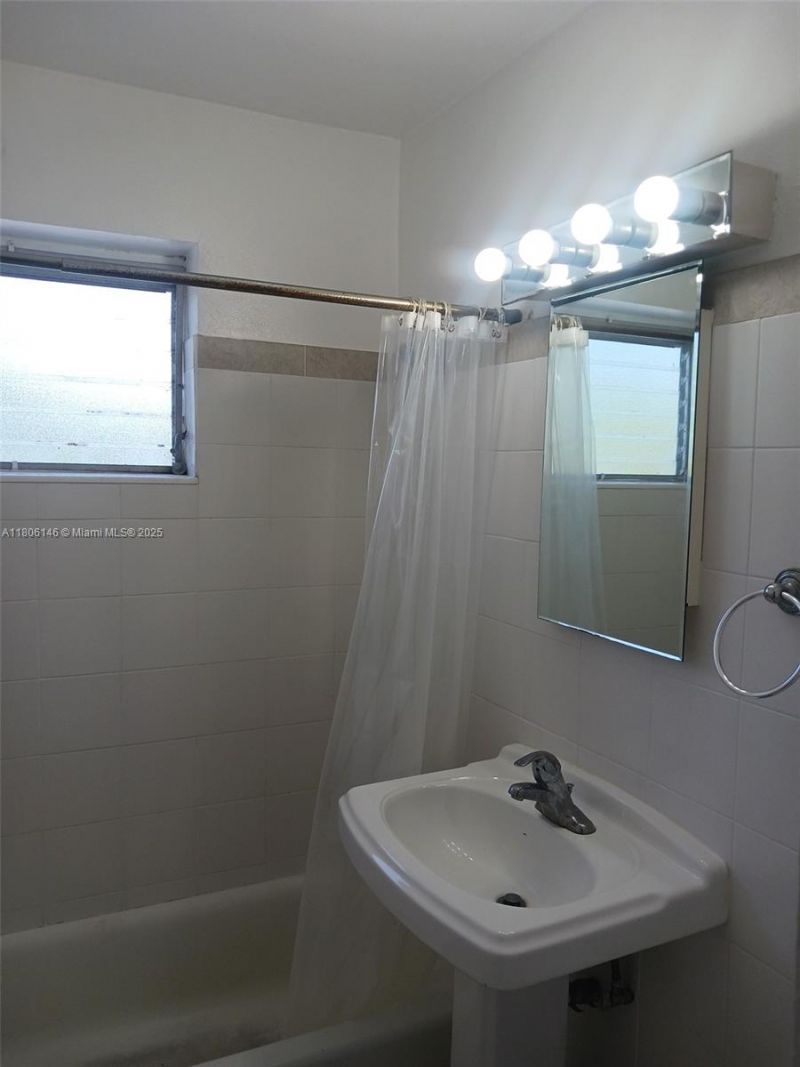 2700 NE 135th St, Unit 30, North Miami, FL 33181 Photo