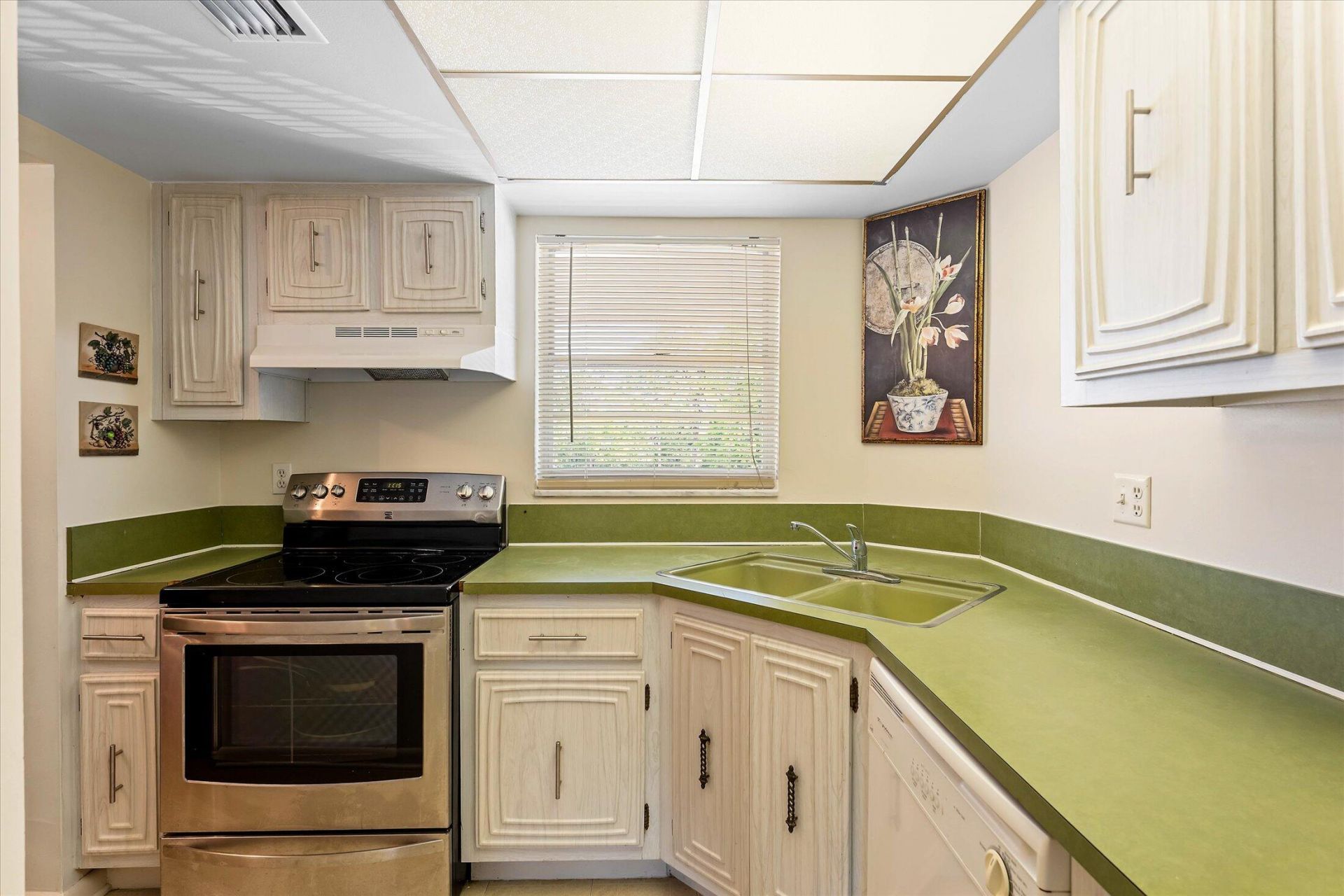 18081 SE Country Club Drive, Unit 130, Jupiter, FL 33469 Photo