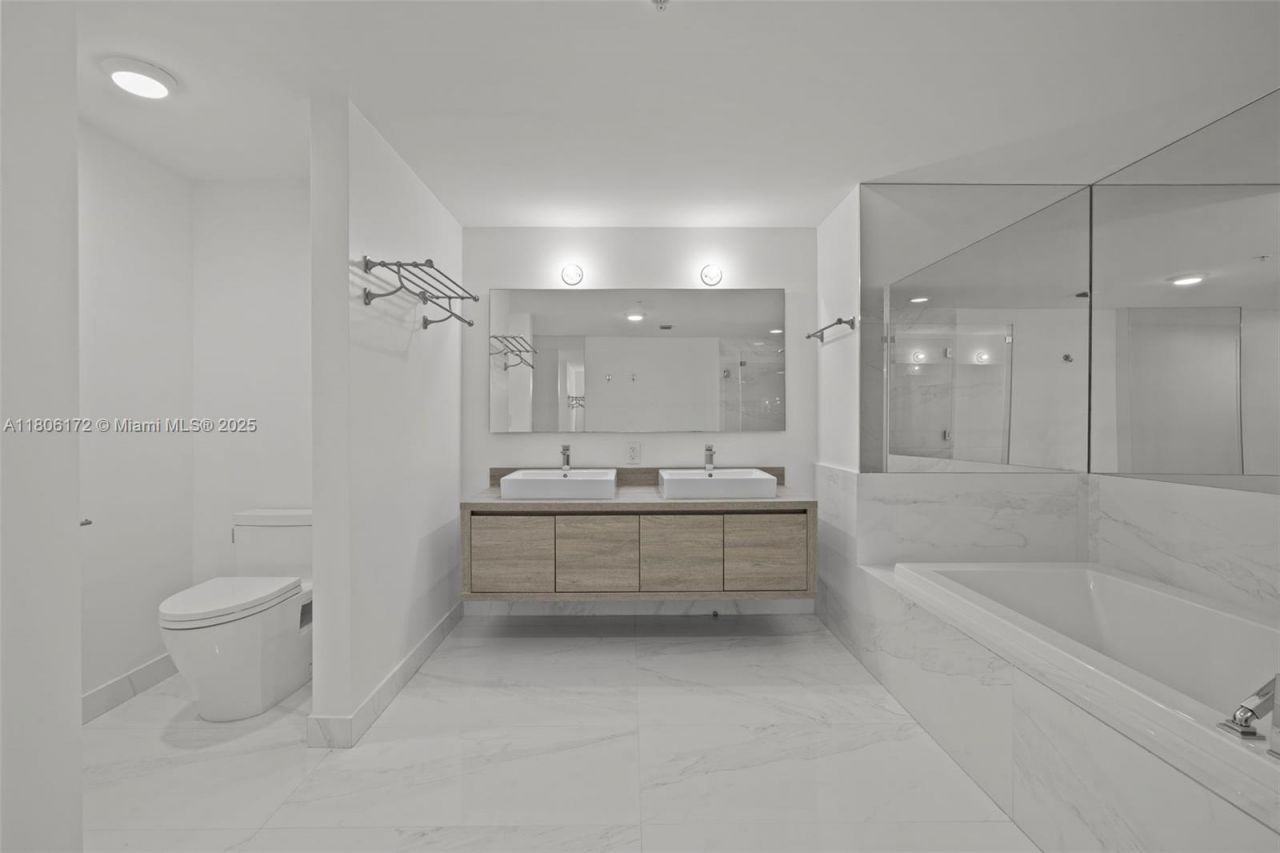 400 Sunny Isles Blvd, Unit 1005, Sunny Isles Beach, FL 33160 Photo