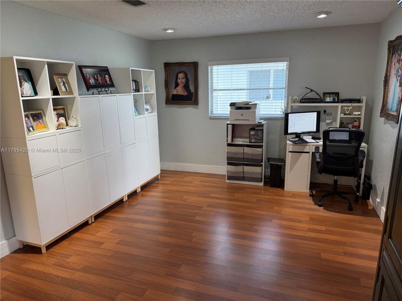 1250 NW 85th Ave, Plantation, FL 33322 Photo