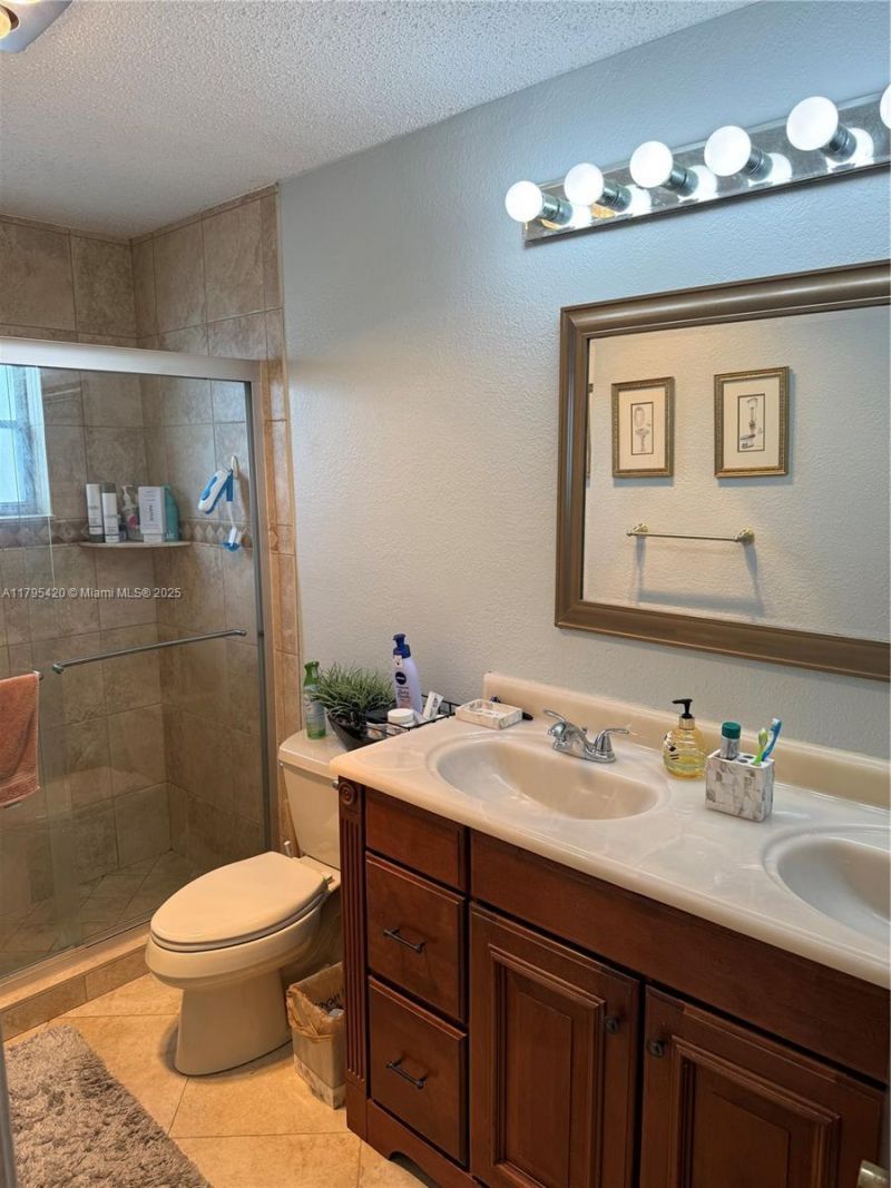 1250 NW 85th Ave, Plantation, FL 33322 Photo