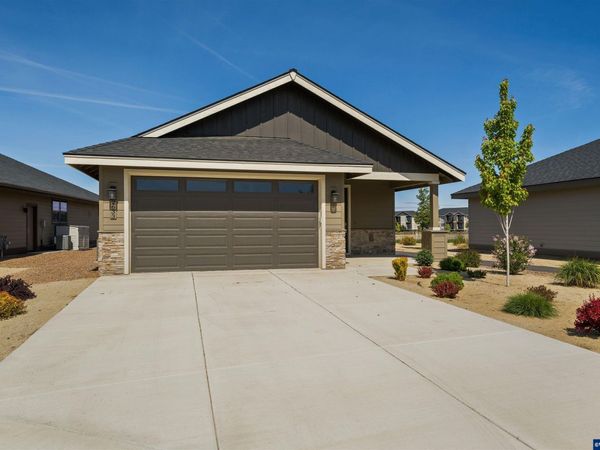 2633 NW Redwood Cir, Redmond, OR 97756
