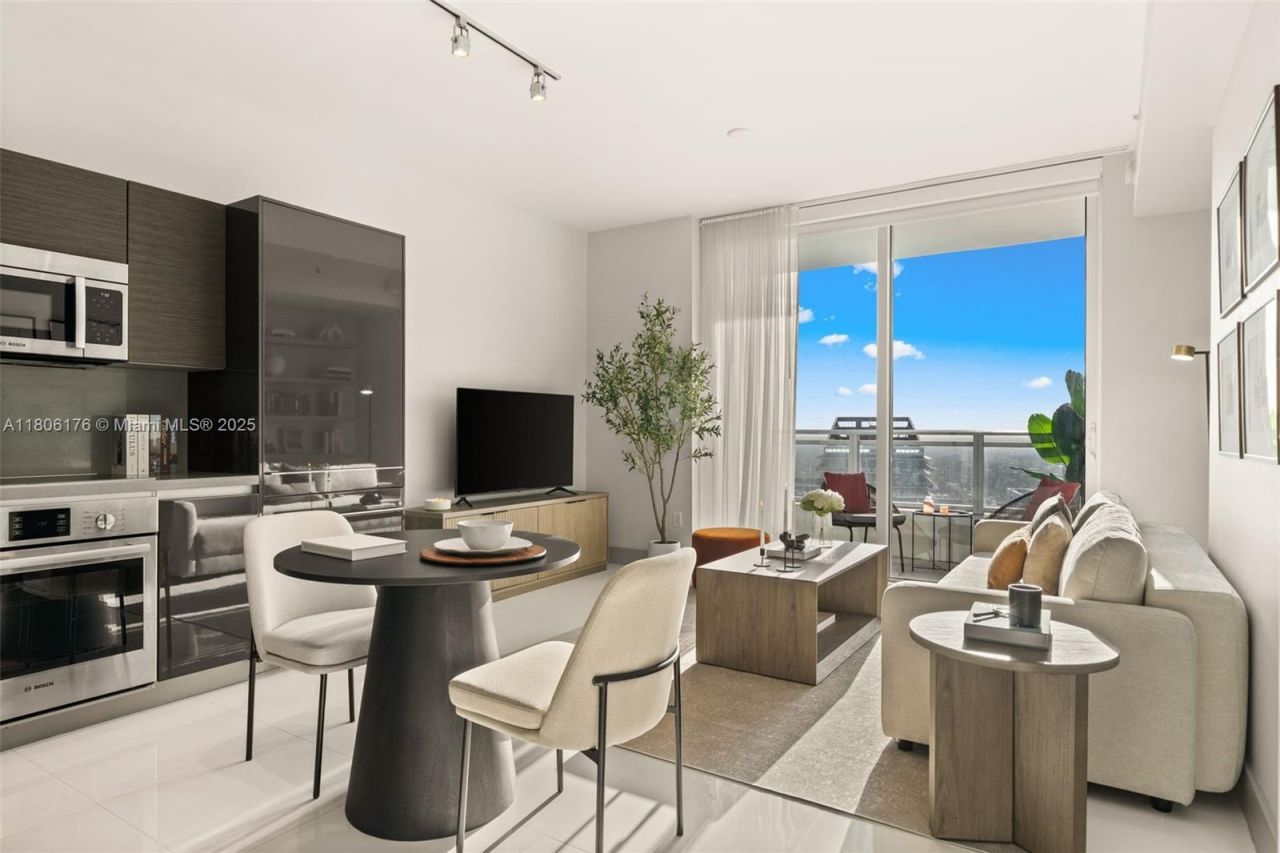 1080 Brickell Ave, Unit 3905, Miami, FL 33131 Photo