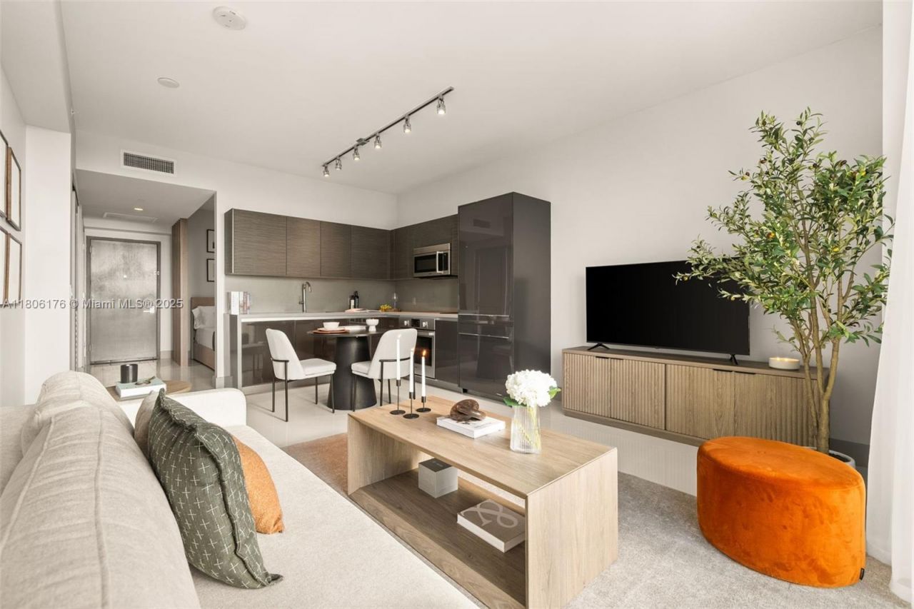 1080 Brickell Ave, Unit 3905, Miami, FL 33131 Photo