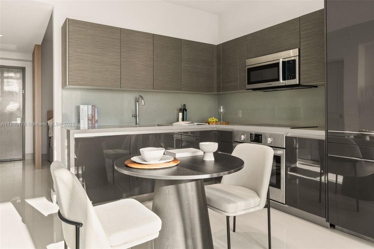 1080 Brickell Ave, Unit 3905, Miami, FL 33131 Photo