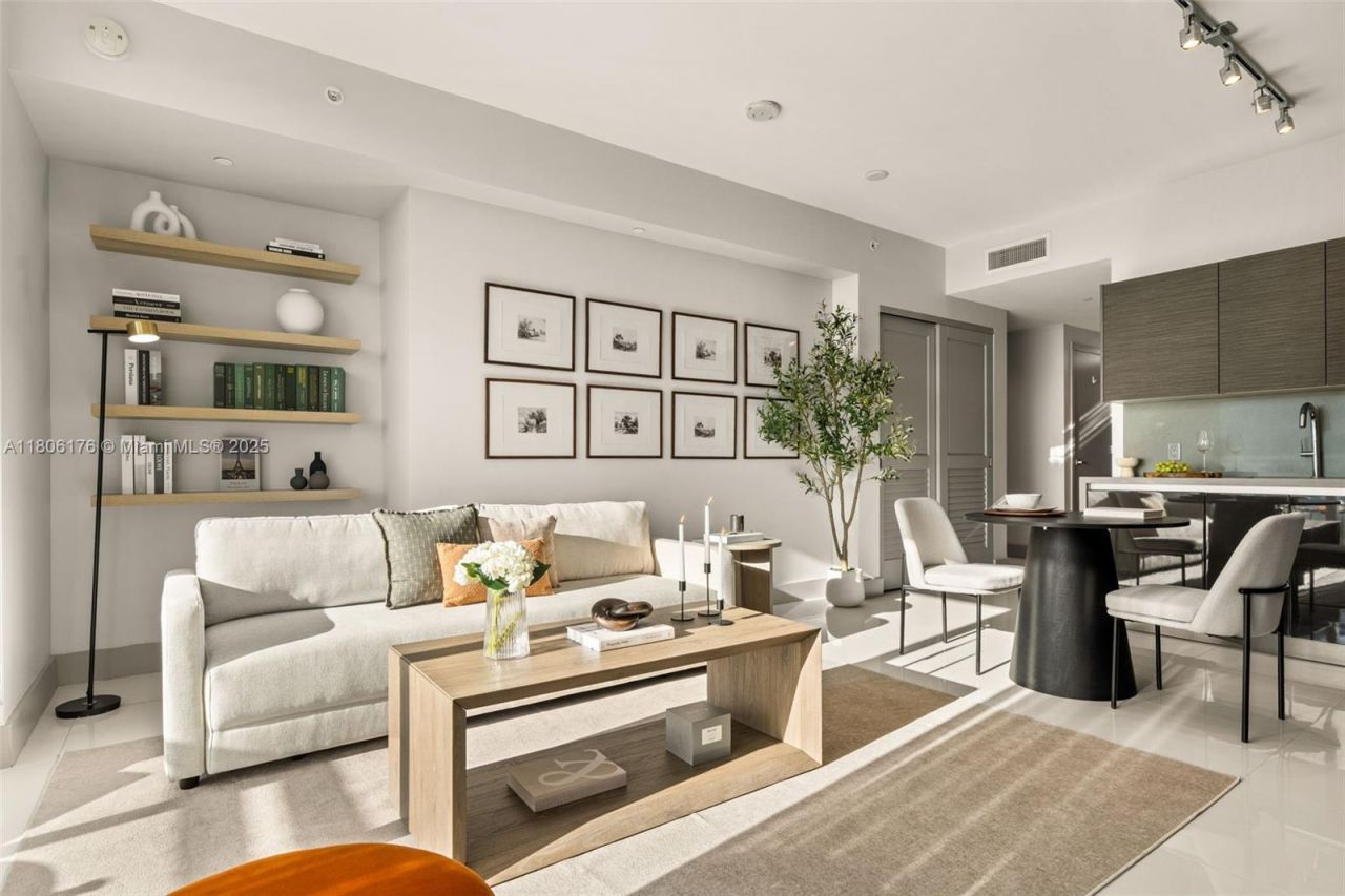 1080 Brickell Ave, Unit 3905, Miami, FL 33131 Photo