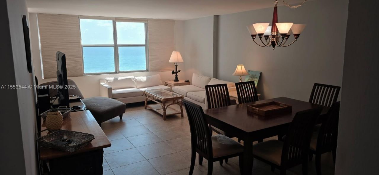 6039 Collins Ave, Unit 1110, Miami Beach, FL 33140 Photo