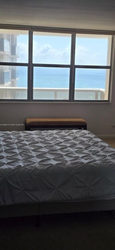 6039 Collins Ave, Unit 1110, Miami Beach, FL 33140 Photo