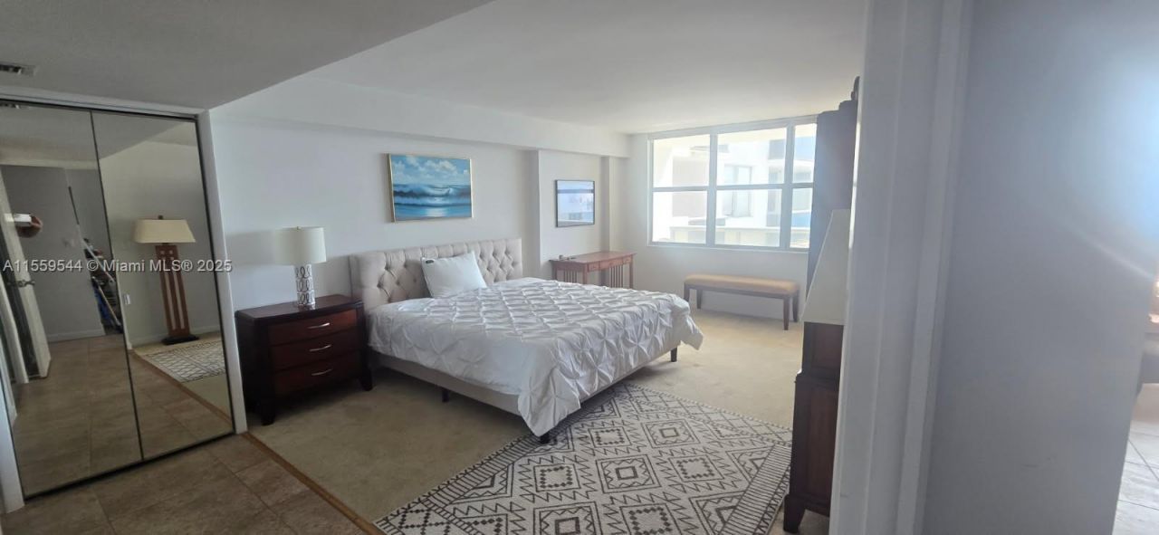 6039 Collins Ave, Unit 1110, Miami Beach, FL 33140 Photo