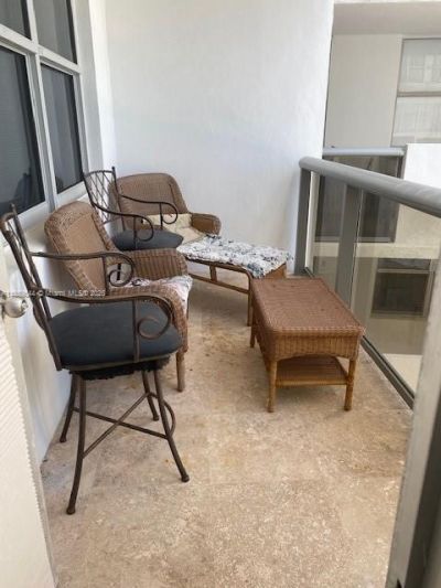 6039 Collins Ave, Unit 1110, Miami Beach, FL 33140 Photo