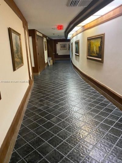 6039 Collins Ave, Unit 1110, Miami Beach, FL 33140 Photo