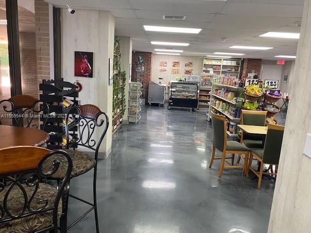 6039 Collins Ave, Unit 1110, Miami Beach, FL 33140 Photo