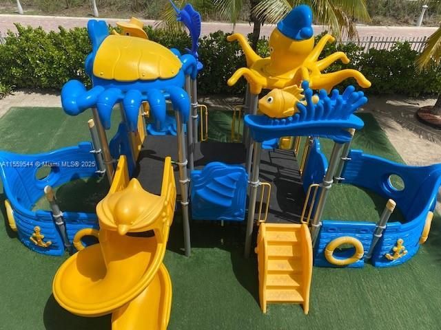 6039 Collins Ave, Unit 1110, Miami Beach, FL 33140 Photo