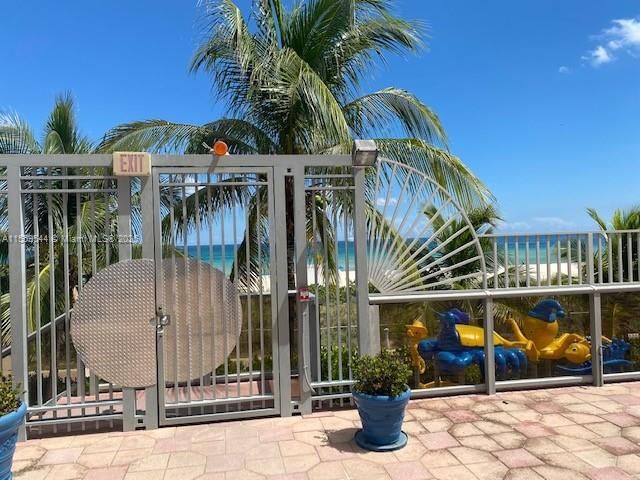 6039 Collins Ave, Unit 1110, Miami Beach, FL 33140 Photo