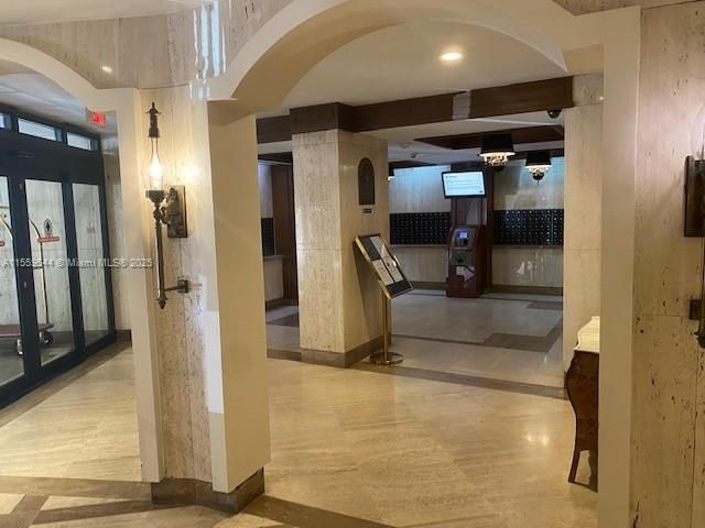 6039 Collins Ave, Unit 1110, Miami Beach, FL 33140 Photo