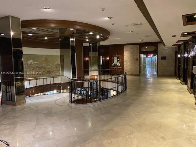 6039 Collins Ave, Unit 1110, Miami Beach, FL 33140 Photo