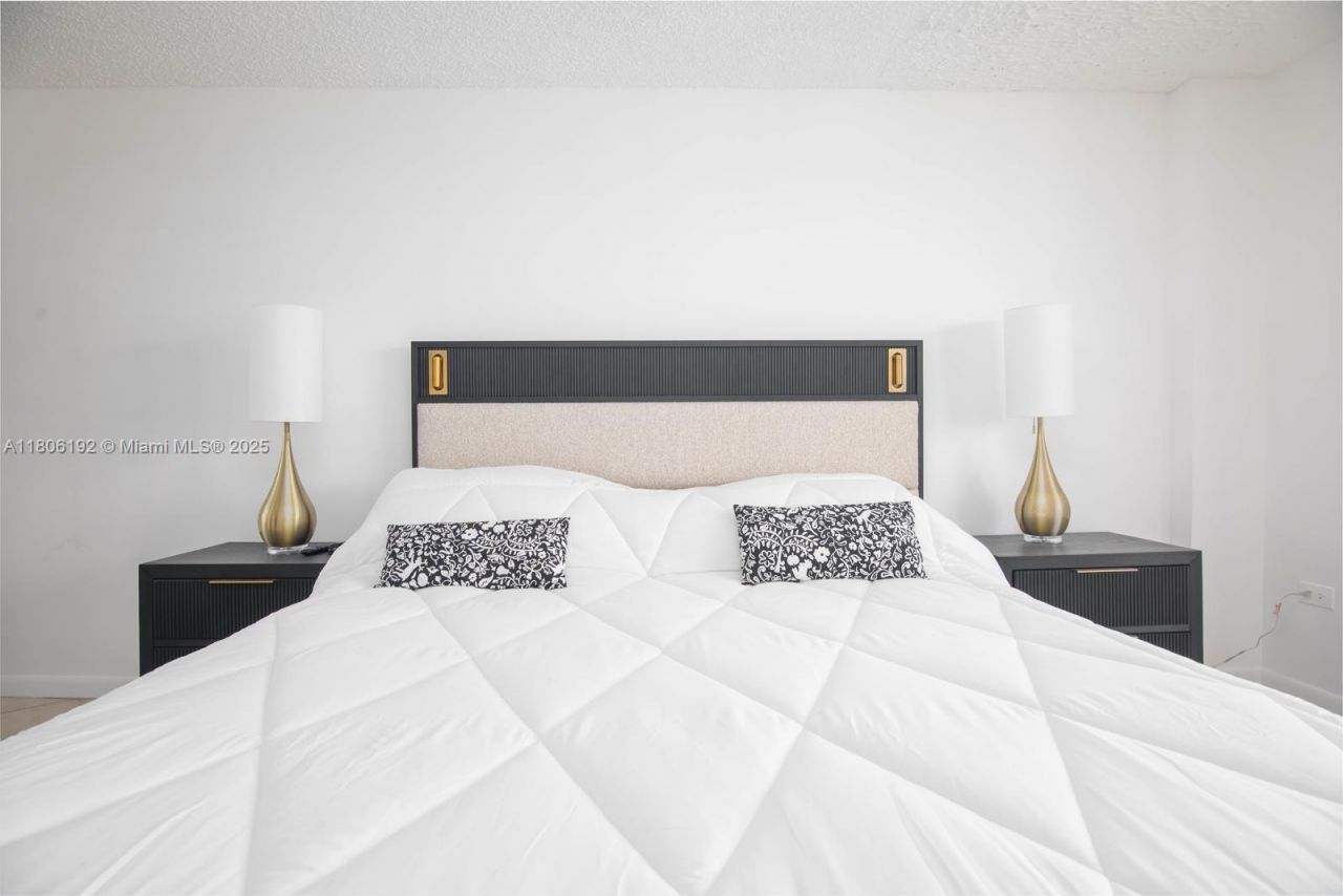 5555 Collins Ave, Unit 14U, Miami Beach, FL 33140 Photo